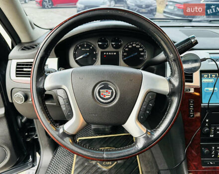 Черный Кадиллак Эскалейд, объемом двигателя 6.16 л и пробегом 255 тыс. км за 14900 $, фото 26 на Automoto.ua