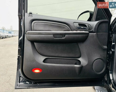 Черный Кадиллак Эскалейд, объемом двигателя 6.16 л и пробегом 255 тыс. км за 14900 $, фото 14 на Automoto.ua