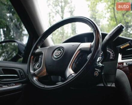 Чорний Каділак Ескалейд, об'ємом двигуна 6.2 л та пробігом 230 тис. км за 22999 $, фото 39 на Automoto.ua