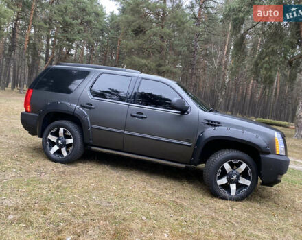 Чорний Каділак Ескалейд, об'ємом двигуна 6.2 л та пробігом 180 тис. км за 12000 $, фото 15 на Automoto.ua