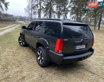 Чорний Каділак Ескалейд, об'ємом двигуна 6.2 л та пробігом 180 тис. км за 12000 $, фото 23 на Automoto.ua