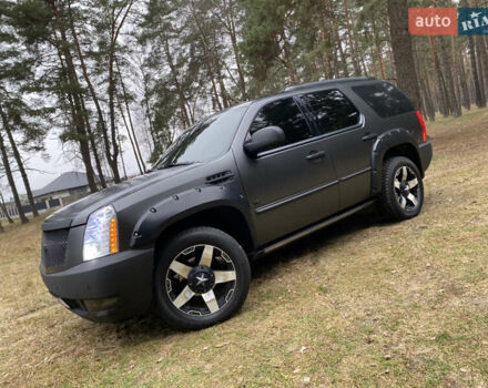 Чорний Каділак Ескалейд, об'ємом двигуна 6.2 л та пробігом 180 тис. км за 12000 $, фото 37 на Automoto.ua