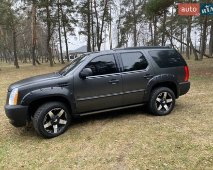 Чорний Каділак Ескалейд, об'ємом двигуна 6.2 л та пробігом 180 тис. км за 12000 $, фото 30 на Automoto.ua