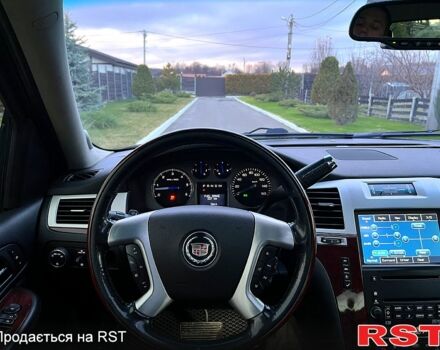 Чорний Каділак Ескалейд, об'ємом двигуна 6.2 л та пробігом 156 тис. км за 15000 $, фото 10 на Automoto.ua