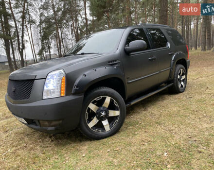 Чорний Каділак Ескалейд, об'ємом двигуна 6.2 л та пробігом 180 тис. км за 12000 $, фото 32 на Automoto.ua