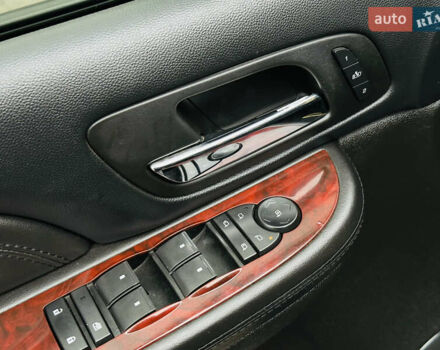 Черный Кадиллак Эскалейд, объемом двигателя 6.16 л и пробегом 255 тыс. км за 14900 $, фото 25 на Automoto.ua