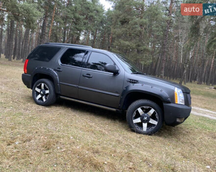 Чорний Каділак Ескалейд, об'ємом двигуна 6.2 л та пробігом 180 тис. км за 12000 $, фото 13 на Automoto.ua