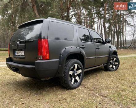 Чорний Каділак Ескалейд, об'ємом двигуна 6.2 л та пробігом 180 тис. км за 12000 $, фото 44 на Automoto.ua