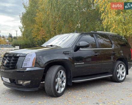 Кадиллак Эскалейд 2008 в Виннице на Automoto.ua Черный Кадиллак Эскалейд, объемом двигателя 6.2 л и пробегом 250 тыс. км за 15950 $, фото 12 на Automoto.ua