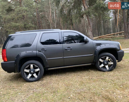 Чорний Каділак Ескалейд, об'ємом двигуна 6.2 л та пробігом 180 тис. км за 12000 $, фото 49 на Automoto.ua