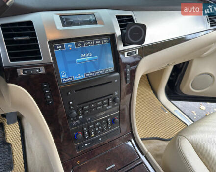 Кадиллак Эскалейд 2008 в Виннице на Automoto.ua Черный Кадиллак Эскалейд, объемом двигателя 6.2 л и пробегом 250 тыс. км за 15950 $, фото 3 на Automoto.ua