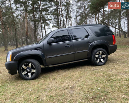 Чорний Каділак Ескалейд, об'ємом двигуна 6.2 л та пробігом 180 тис. км за 12000 $, фото 41 на Automoto.ua