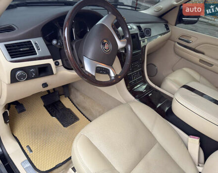 Кадиллак Эскалейд 2008 в Виннице на Automoto.ua Черный Кадиллак Эскалейд, объемом двигателя 6.2 л и пробегом 250 тыс. км за 15950 $, фото 9 на Automoto.ua