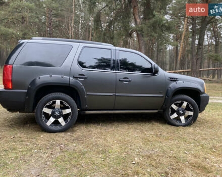 Чорний Каділак Ескалейд, об'ємом двигуна 6.2 л та пробігом 180 тис. км за 12000 $, фото 47 на Automoto.ua