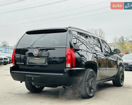 Черный Кадиллак Эскалейд, объемом двигателя 6.16 л и пробегом 255 тыс. км за 14900 $, фото 9 на Automoto.ua