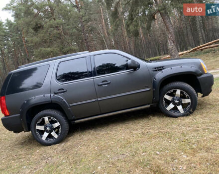 Чорний Каділак Ескалейд, об'ємом двигуна 6.2 л та пробігом 180 тис. км за 12000 $, фото 48 на Automoto.ua