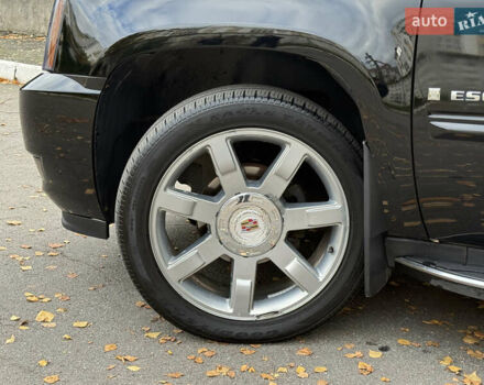 Кадиллак Эскалейд 2008 в Виннице на Automoto.ua Черный Кадиллак Эскалейд, объемом двигателя 6.2 л и пробегом 250 тыс. км за 15950 $, фото 11 на Automoto.ua
