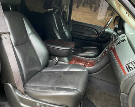 Чорний Каділак Ескалейд, об'ємом двигуна 6.2 л та пробігом 180 тис. км за 12000 $, фото 62 на Automoto.ua