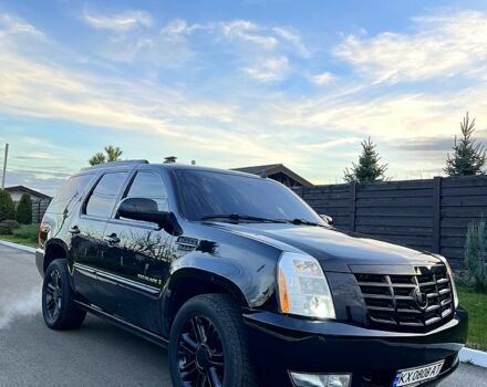 Чорний Каділак Ескалейд, об'ємом двигуна 6.2 л та пробігом 156 тис. км за 15000 $, фото 1 на Automoto.ua