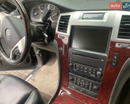 Кадиллак Эскалейд 2008 в Днепре (Днепропетровске) на Automoto.ua Черный Кадиллак Эскалейд, объемом двигателя 6 л и пробегом 154 тыс. км за 20000 $, фото 12 на Automoto.ua