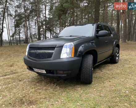 Чорний Каділак Ескалейд, об'ємом двигуна 6.2 л та пробігом 180 тис. км за 12000 $, фото 17 на Automoto.ua