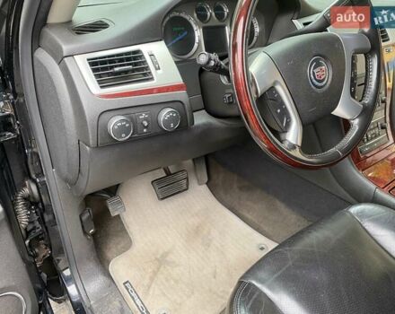 Кадиллак Эскалейд 2008 в Днепре (Днепропетровске) на Automoto.ua Черный Кадиллак Эскалейд, объемом двигателя 6 л и пробегом 154 тыс. км за 20000 $, фото 27 на Automoto.ua