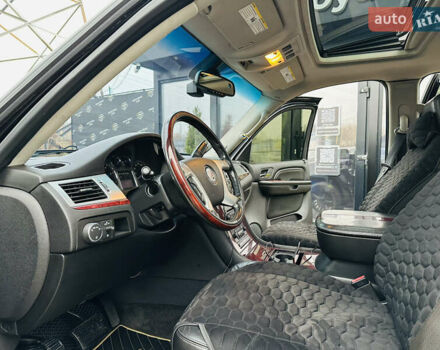 Черный Кадиллак Эскалейд, объемом двигателя 6.16 л и пробегом 255 тыс. км за 14900 $, фото 12 на Automoto.ua