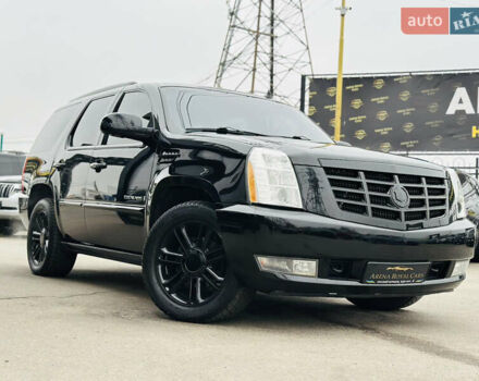 Черный Кадиллак Эскалейд, объемом двигателя 6.16 л и пробегом 255 тыс. км за 14900 $, фото 2 на Automoto.ua
