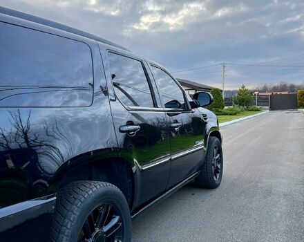 Чорний Каділак Ескалейд, об'ємом двигуна 6.2 л та пробігом 156 тис. км за 15000 $, фото 4 на Automoto.ua