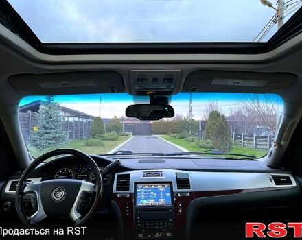 Чорний Каділак Ескалейд, об'ємом двигуна 6.2 л та пробігом 156 тис. км за 15000 $, фото 8 на Automoto.ua