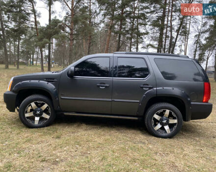 Чорний Каділак Ескалейд, об'ємом двигуна 6.2 л та пробігом 180 тис. км за 12000 $, фото 28 на Automoto.ua