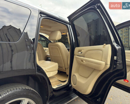 Кадиллак Эскалейд 2008 в Виннице на Automoto.ua Черный Кадиллак Эскалейд, объемом двигателя 6.2 л и пробегом 250 тыс. км за 15950 $, фото 6 на Automoto.ua