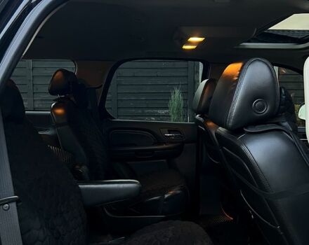 Чорний Каділак Ескалейд, об'ємом двигуна 6.2 л та пробігом 156 тис. км за 15000 $, фото 12 на Automoto.ua