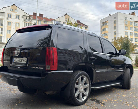 Кадиллак Эскалейд 2008 в Виннице на Automoto.ua Черный Кадиллак Эскалейд, объемом двигателя 6.2 л и пробегом 250 тыс. км за 15950 $, фото 13 на Automoto.ua