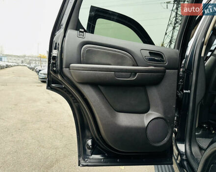 Черный Кадиллак Эскалейд, объемом двигателя 6.16 л и пробегом 255 тыс. км за 14900 $, фото 16 на Automoto.ua