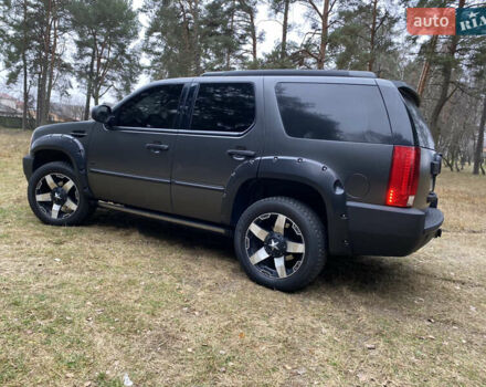 Чорний Каділак Ескалейд, об'ємом двигуна 6.2 л та пробігом 180 тис. км за 12000 $, фото 25 на Automoto.ua