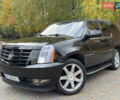 Кадиллак Эскалейд 2008 в Виннице на Automoto.ua Черный Кадиллак Эскалейд, объемом двигателя 6.2 л и пробегом 250 тыс. км за 15950 $, фото 1 на Automoto.ua