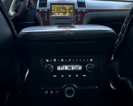 Чорний Каділак Ескалейд, об'ємом двигуна 6.2 л та пробігом 156 тис. км за 15000 $, фото 11 на Automoto.ua