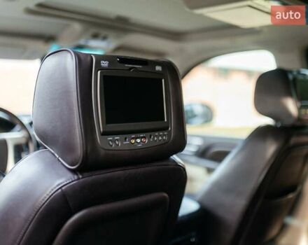 Чорний Каділак Ескалейд, об'ємом двигуна 6.16 л та пробігом 250 тис. км за 26999 $, фото 12 на Automoto.ua