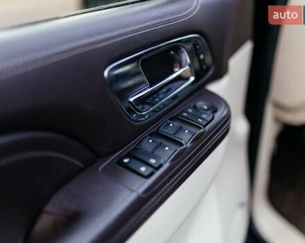 Чорний Каділак Ескалейд, об'ємом двигуна 6.16 л та пробігом 250 тис. км за 26999 $, фото 30 на Automoto.ua