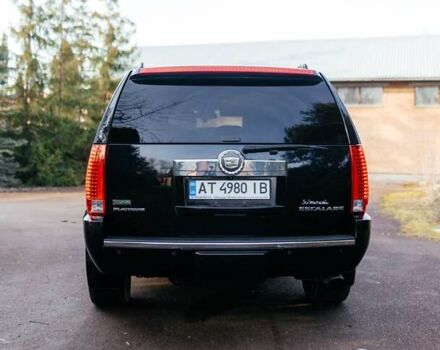 Чорний Каділак Ескалейд, об'ємом двигуна 6.16 л та пробігом 250 тис. км за 26999 $, фото 10 на Automoto.ua