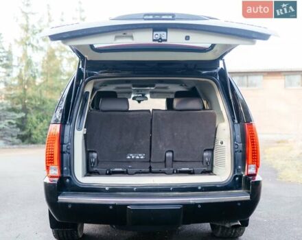 Чорний Каділак Ескалейд, об'ємом двигуна 6.16 л та пробігом 250 тис. км за 26999 $, фото 11 на Automoto.ua