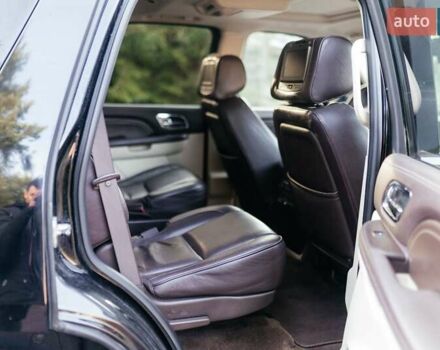 Чорний Каділак Ескалейд, об'ємом двигуна 6.16 л та пробігом 250 тис. км за 26999 $, фото 14 на Automoto.ua