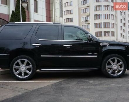 Черный Кадиллак Эскалейд, объемом двигателя 6.16 л и пробегом 221 тыс. км за 25000 $, фото 7 на Automoto.ua