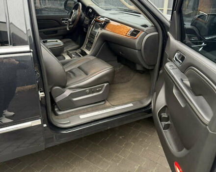 Черный Кадиллак Эскалейд, объемом двигателя 6.18 л и пробегом 231 тыс. км за 29500 $, фото 53 на Automoto.ua