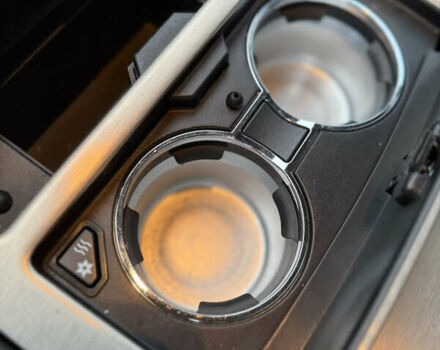 Черный Кадиллак Эскалейд, объемом двигателя 6.18 л и пробегом 231 тыс. км за 29500 $, фото 45 на Automoto.ua