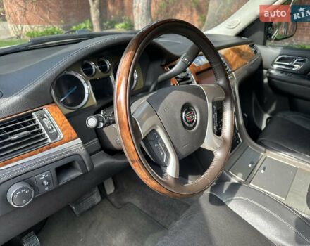 Кадиллак Эскалейд 2013 в Львове на Automoto.ua Черный Кадиллак Эскалейд, объемом двигателя 6.18 л и пробегом 300 тыс. км за 19500 $, фото 12 на Automoto.ua