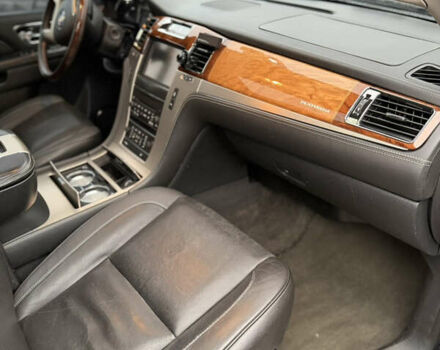 Черный Кадиллак Эскалейд, объемом двигателя 6.18 л и пробегом 231 тыс. км за 29500 $, фото 57 на Automoto.ua