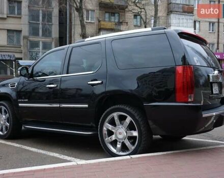 Черный Кадиллак Эскалейд, объемом двигателя 6.16 л и пробегом 221 тыс. км за 25000 $, фото 3 на Automoto.ua