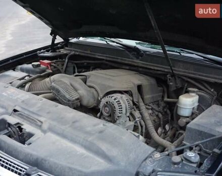 Черный Кадиллак Эскалейд, объемом двигателя 6.16 л и пробегом 221 тыс. км за 25000 $, фото 1 на Automoto.ua